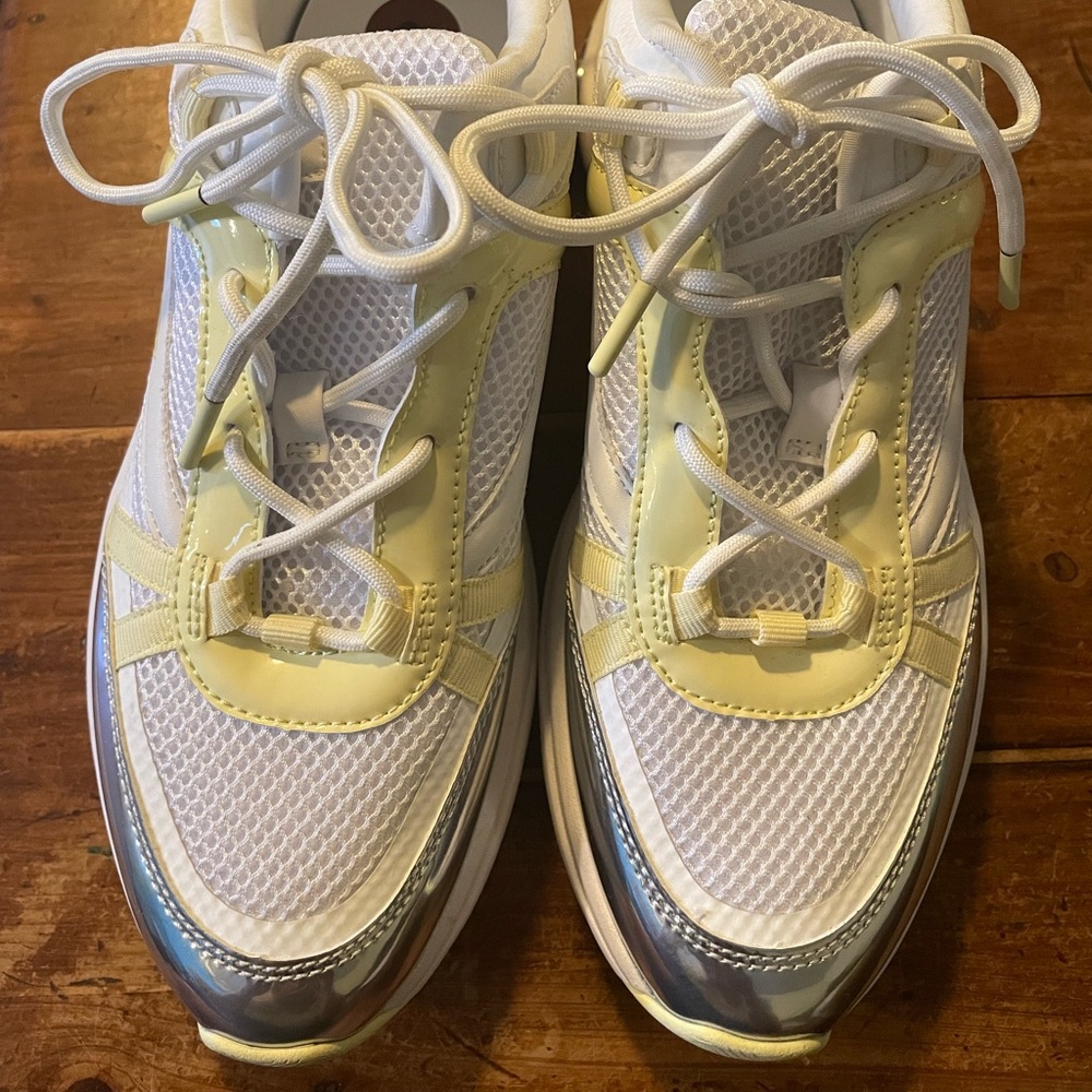 DKNY NWOT Juna Sneaker (Women) - - Picture 5 of 10
